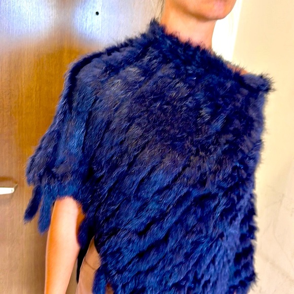 100% LAPIN RABBIT FUR NAVY BLUE Shawl! Great Condition! Super Soft & Lightweight - Picture 1 of 10